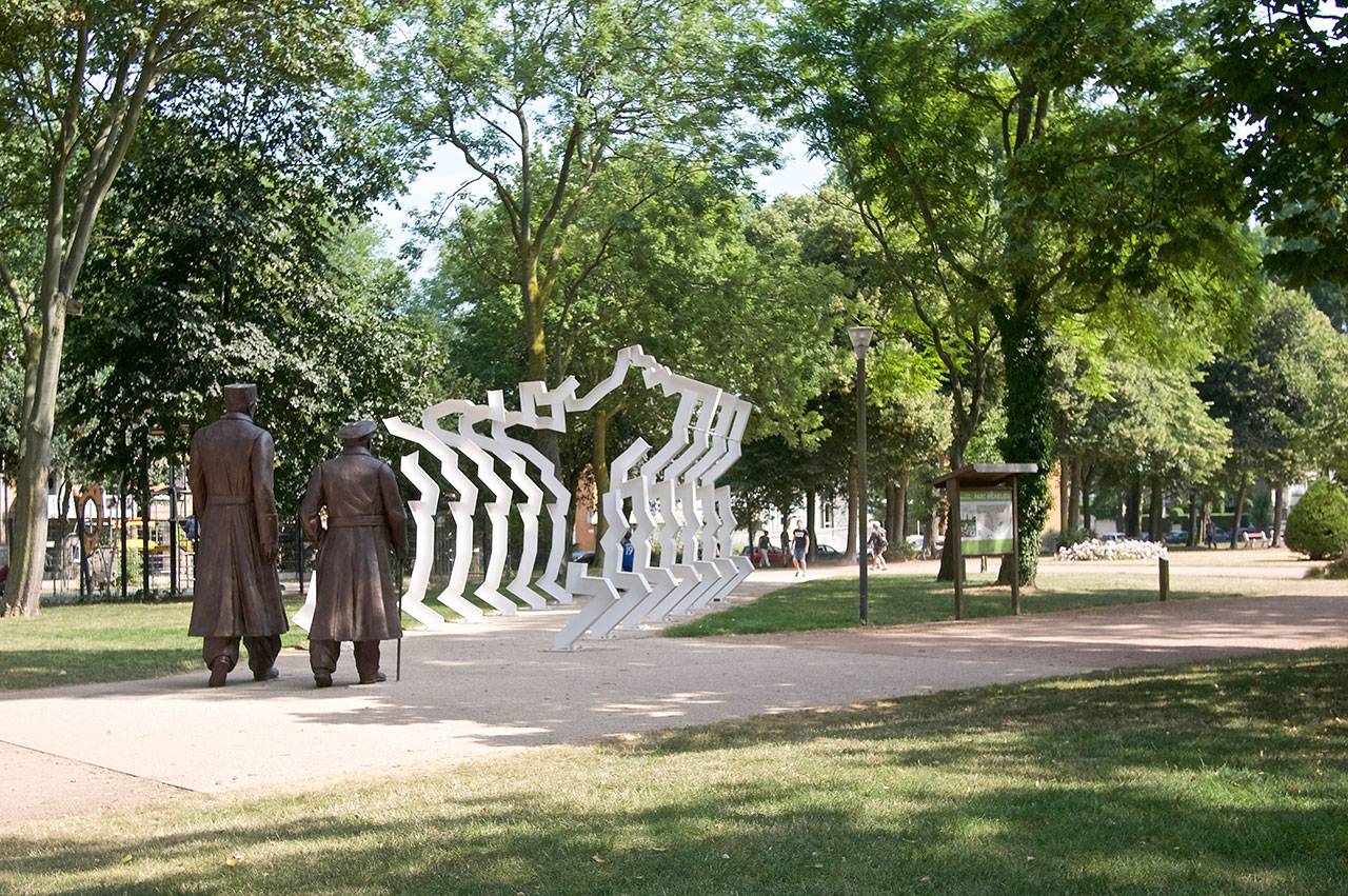 statue de de Gaulle et Churchill.