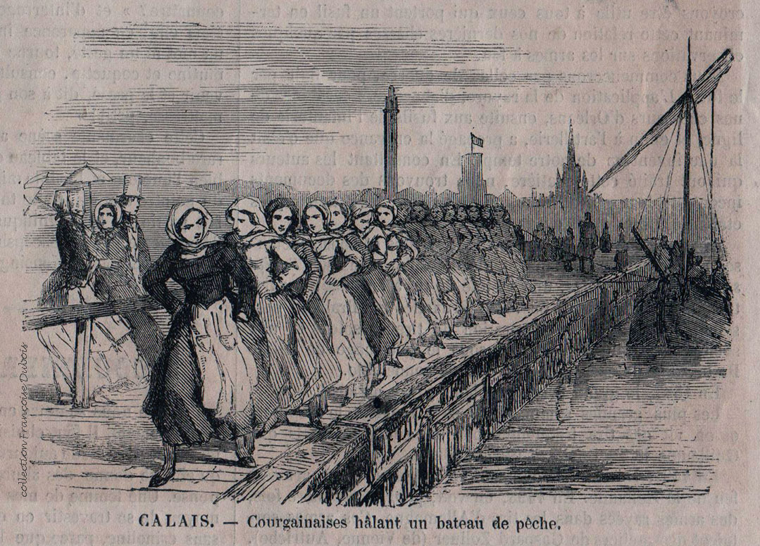 Les femmes du Courgain tirent un bateau de pêche le long de la jetée