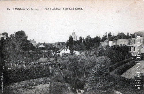 Vue d'Ardres par les jardins.