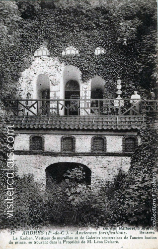 Vestiges des murailles et des galeries souterraines de l'ancien bastion.
