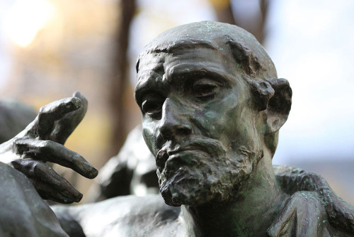 Une sculpture de Rodin.