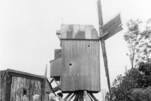 Le moulin vu de profil Le moulin vu de profil