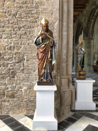 Statue d'un saint.