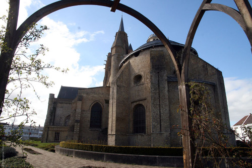 Entrée par les jardins
