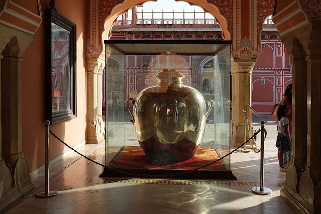 salle d'exposition de la jarre au palais de Jaipur.